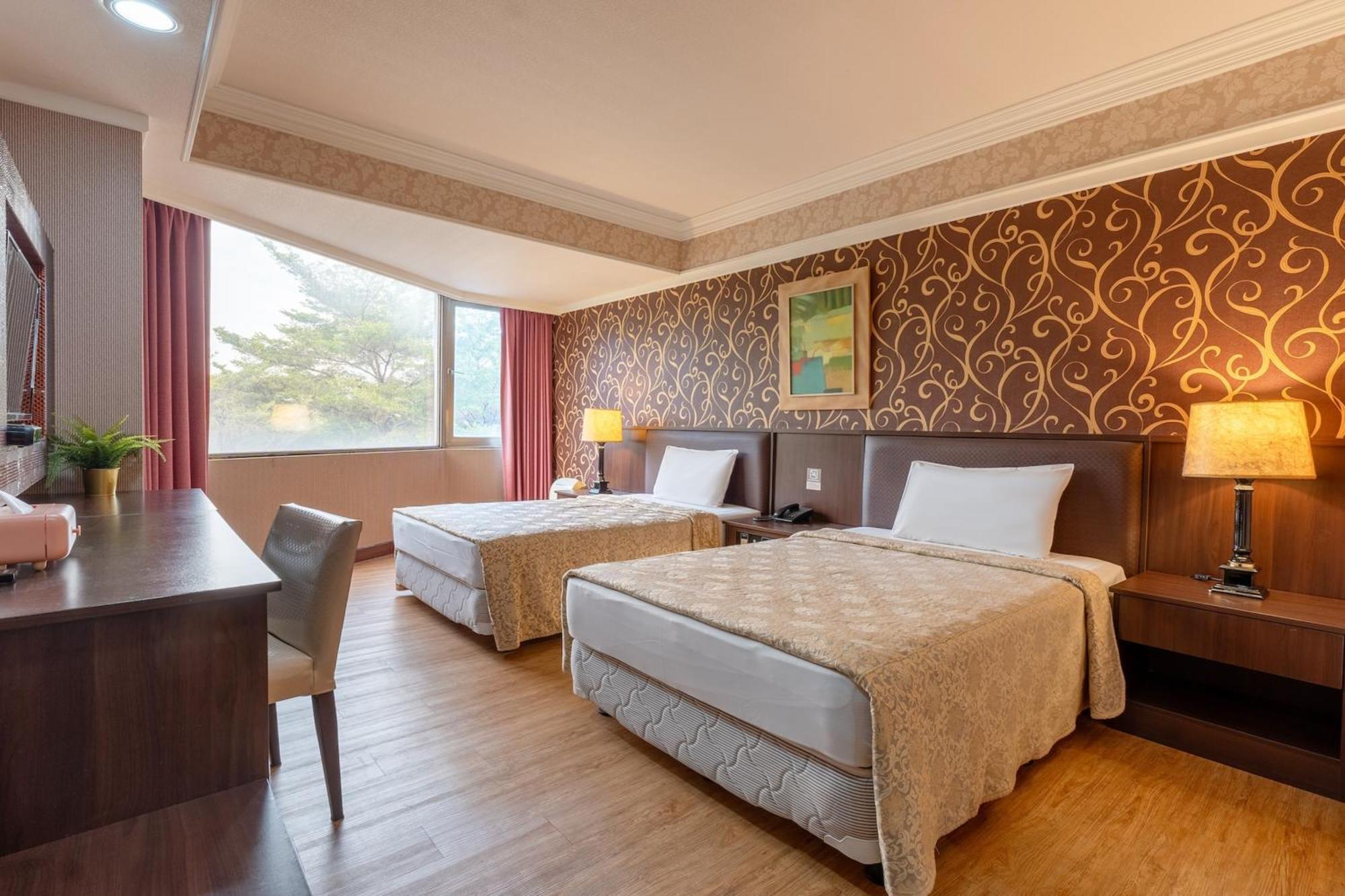 Hamilton Hotel Taichung Exterior photo